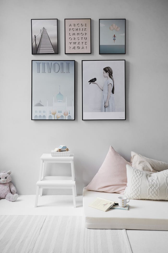 about-me-01 Minimalist Scandinavian bedroom with wall art and cozy decor elements.